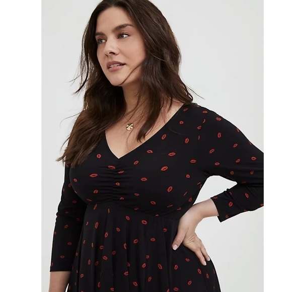 Torrid size 2 BLACK RED LIPS print 👄 kiss 💋 STUDIO KNIT SKATER DRESS - Picture 2 of 9